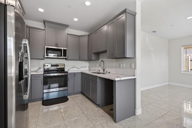 5960 Cortes Ct, Sacramento, CA 95824