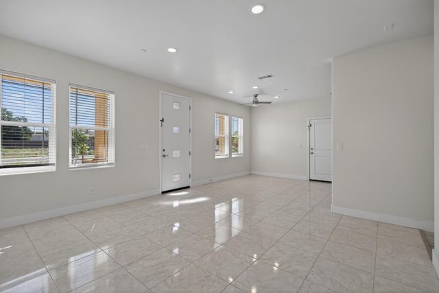 5960 Cortes Ct, Sacramento, CA 95824