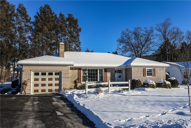 96 Greenridge Drive East, Elmira, NY 14905