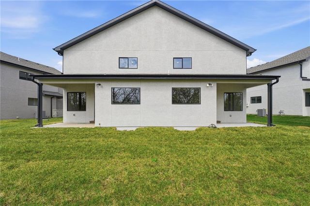 216 NW Orchard Court, Lee's Summit, MO 64063