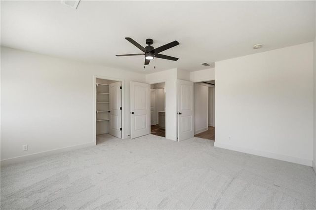 216 NW Orchard Court, Lee's Summit, MO 64063