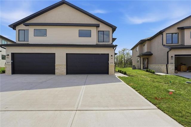 216 NW Orchard Court, Lee's Summit, MO 64063