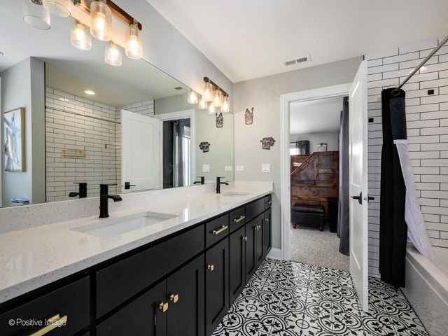 7844 Northwoods Court, Frankfort, IL 60423