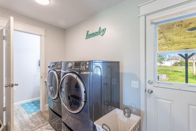 8567 Winona Way, Redding, CA 96002