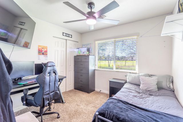 8567 Winona Way, Redding, CA 96002