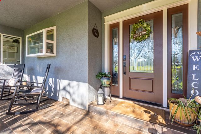 8567 Winona Way, Redding, CA 96002