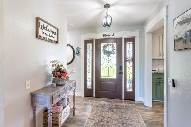 8567 Winona Way, Redding, CA 96002