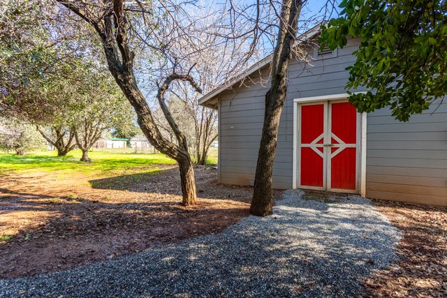 8567 Winona Way, Redding, CA 96002