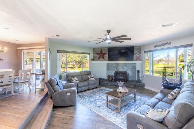 8567 Winona Way, Redding, CA 96002