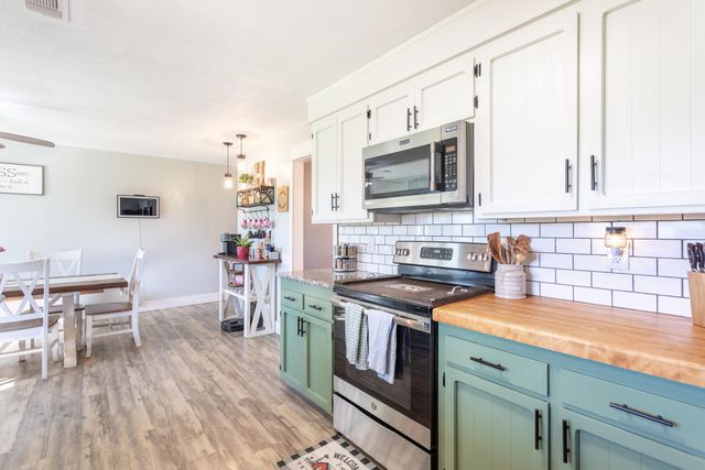 8567 Winona Way, Redding, CA 96002