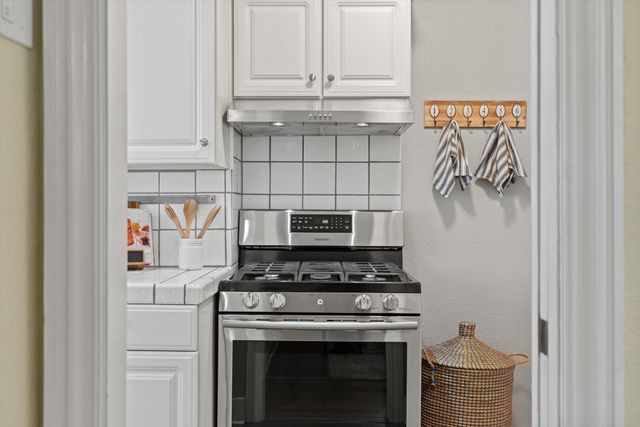 1041 Santa Barbara Ct, Sacramento, CA 95816