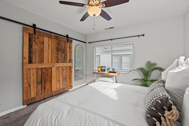 1041 Santa Barbara Ct, Sacramento, CA 95816