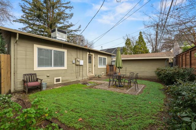 1041 Santa Barbara Ct, Sacramento, CA 95816