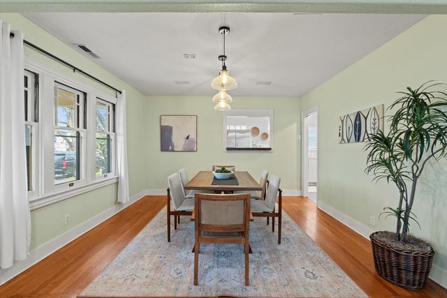 1041 Santa Barbara Ct, Sacramento, CA 95816