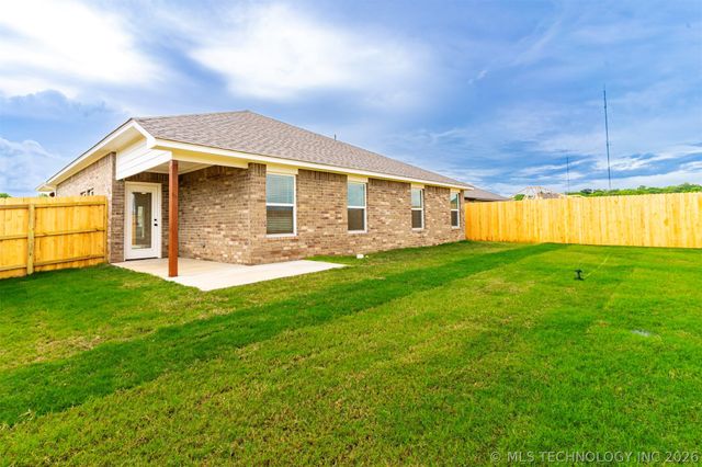 10957 S 271st Avenue, Coweta, OK 74429