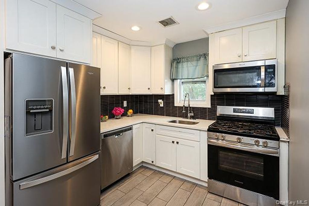 107 W Centennial Avenue, Roosevelt, NY 11575 — photo 2