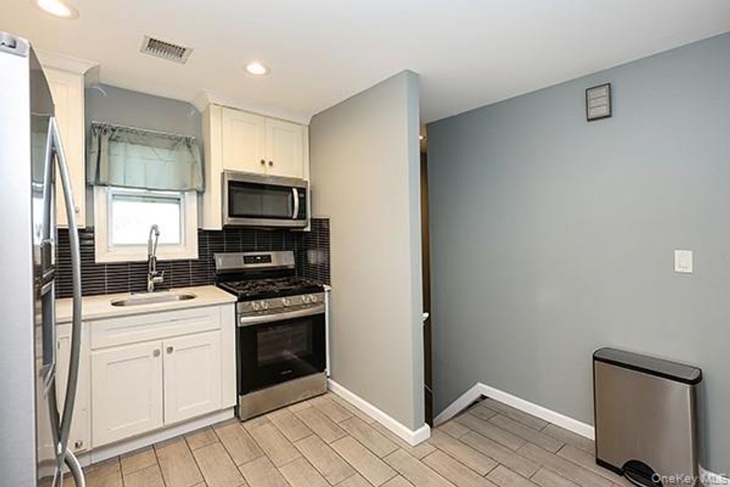 107 W Centennial Avenue, Roosevelt, NY 11575 — photo 3