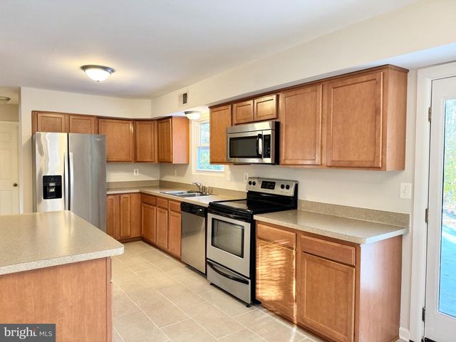 4 SAINT JAMES CT, Stafford, VA 22556