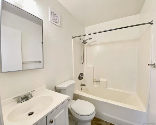 8965 Switzer Dr, Spring Valley, CA 91977