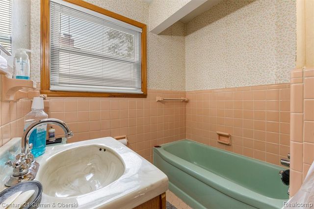 14050 Garfield, Redford, MI 48239