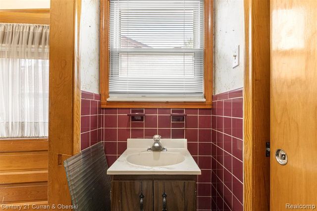 14050 Garfield, Redford, MI 48239