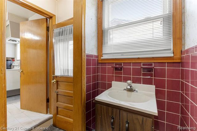 14050 Garfield, Redford, MI 48239