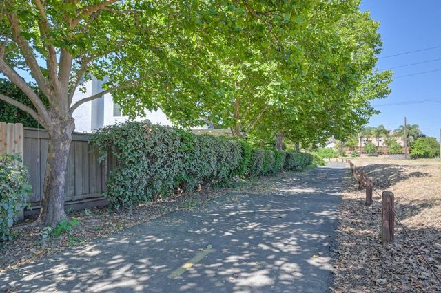 316 Thrush Ct, Roseville, CA 95747