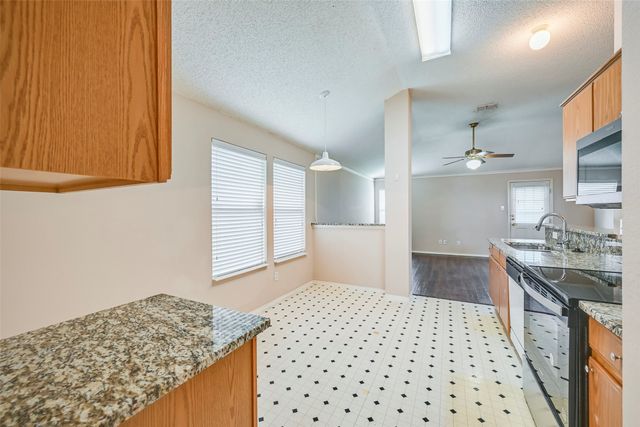1604 Green Hill Drive, Arlington, TX 76014