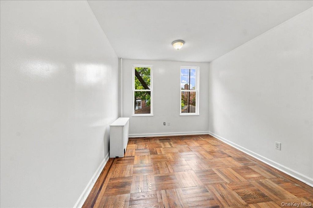 1022 E 219th Street, Bronx, NY 10469 — photo 2