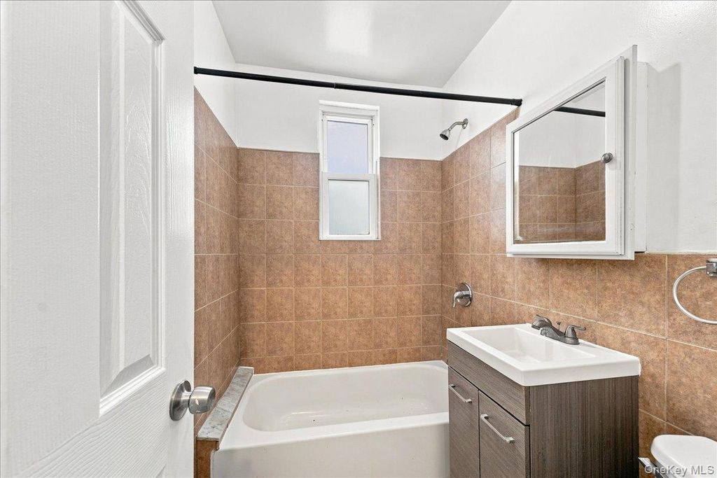 1022 E 219th Street, Bronx, NY 10469 — photo 4