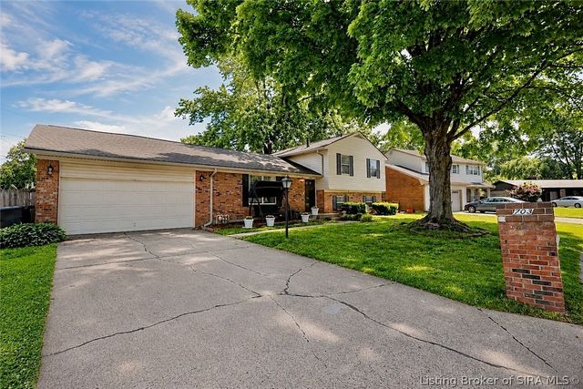 703 Dogwood Road, Jeffersonville, IN 47130