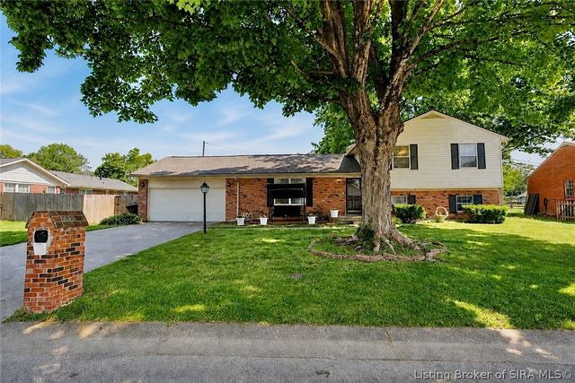 703 Dogwood Road, Jeffersonville, IN 47130