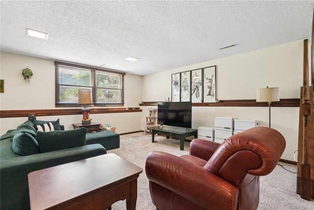 5201 Broadlawn Drive SE, Cedar Rapids, IA 52403