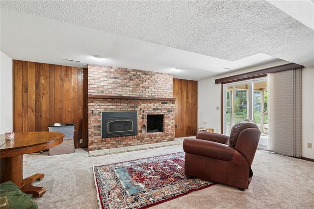 5201 Broadlawn Drive SE, Cedar Rapids, IA 52403