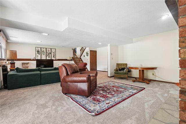 5201 Broadlawn Drive SE, Cedar Rapids, IA 52403