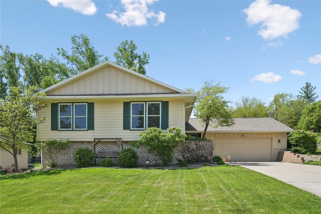 5201 Broadlawn Drive SE, Cedar Rapids, IA 52403