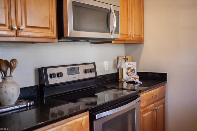 1221 River Oaks DR, Norfolk, VA 23502