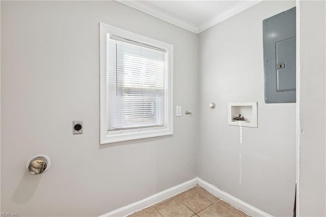 1221 River Oaks DR, Norfolk, VA 23502