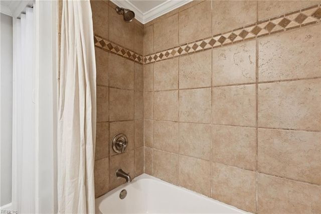 1221 River Oaks DR, Norfolk, VA 23502