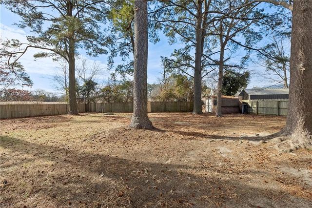 1221 River Oaks DR, Norfolk, VA 23502