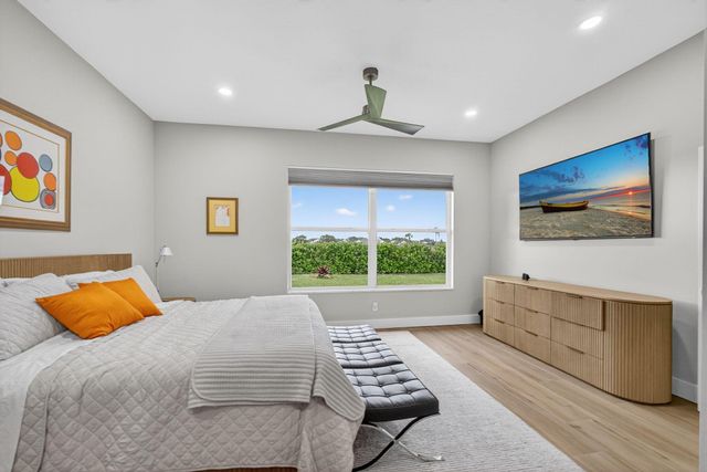 945 Bear Island Circle, West Palm Beach, FL 33409