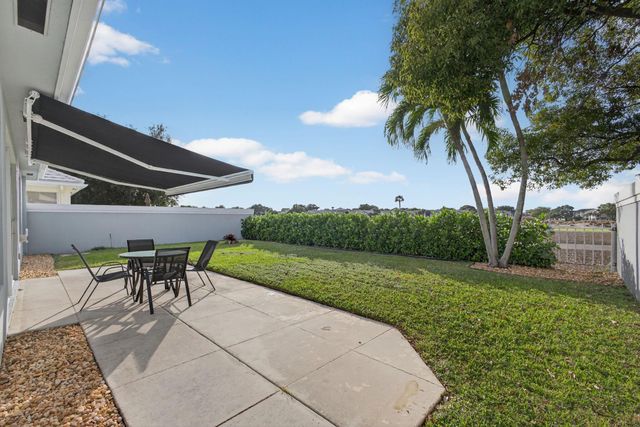 945 Bear Island Circle, West Palm Beach, FL 33409