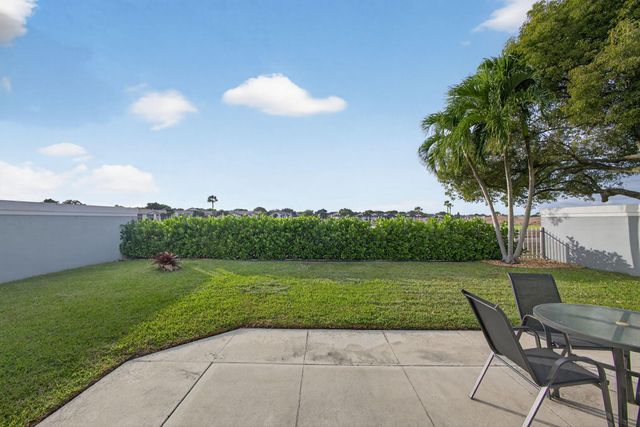 945 Bear Island Circle, West Palm Beach, FL 33409