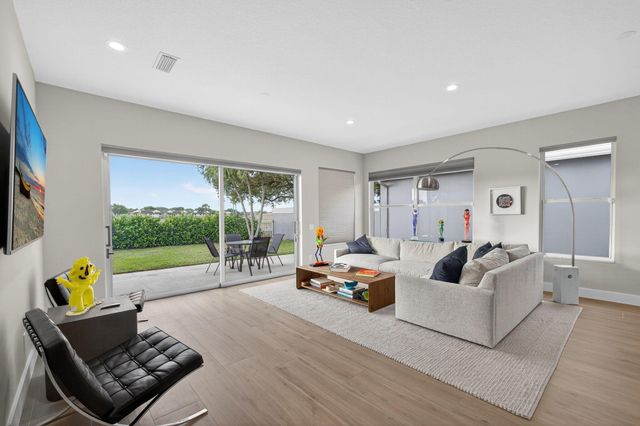 945 Bear Island Circle, West Palm Beach, FL 33409