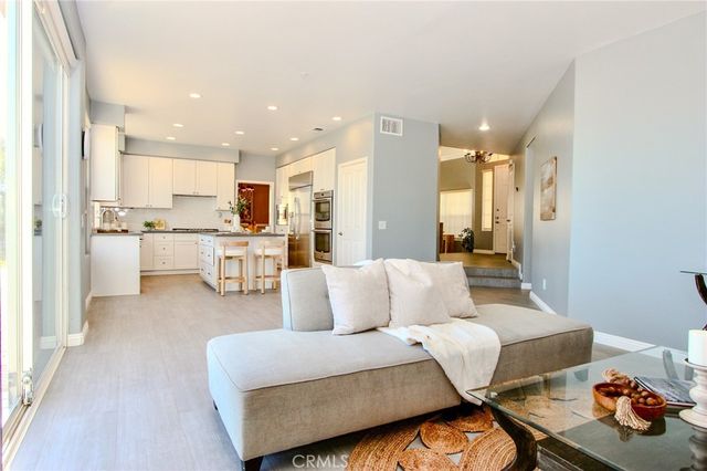 5928 Vista De La Luz, Woodland Hills, CA 91367