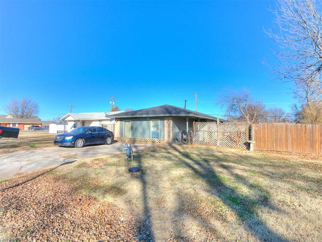 1426 W Watts Street, El Reno, OK 73036