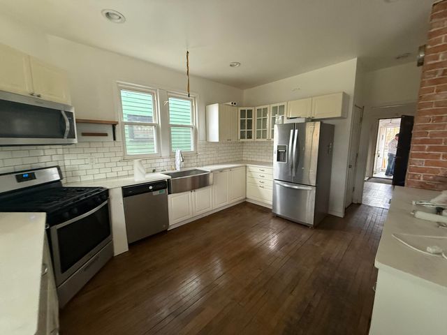 3788 Burns Avenue, Detroit, MI 48214