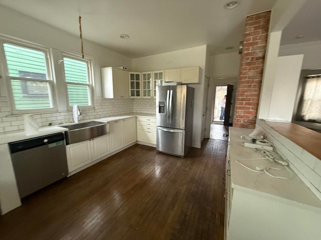 3788 Burns Avenue, Detroit, MI 48214