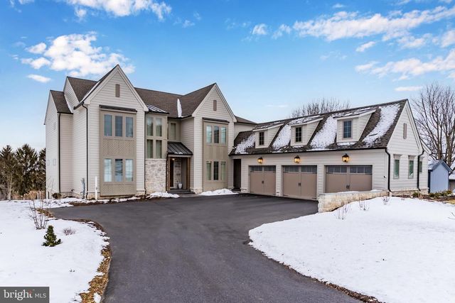 1 STRAWBERRY LN, Lititz, PA 17543