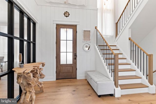 1 STRAWBERRY LN, Lititz, PA 17543